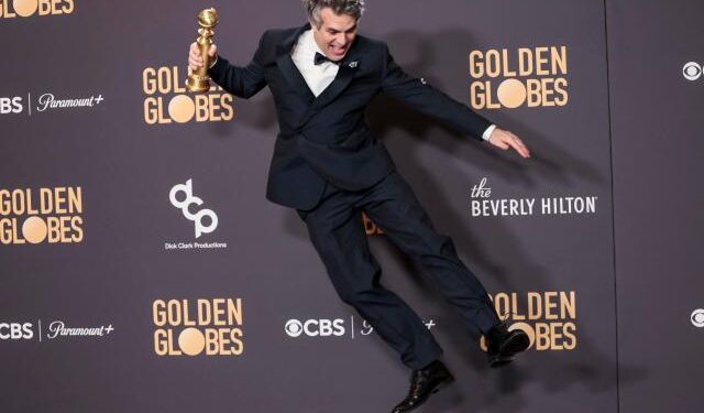 Mark Ruffalo habló del beso con Ramy Youssef en los Globos de Oro: Fue un momento especial