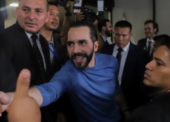 Bukele lleva su campaña para la reelección más allá de las fronteras de El Salvador