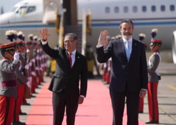 Petro se reunió con Arévalo y mostró su inquietud por el retraso en la posesión