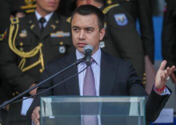 Presidente de Ecuador rechaza ofrecimiento de Maduro de alejarse de EEUU y aprender de Venezuela