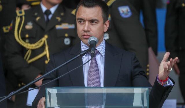 Presidente de Ecuador rechaza ofrecimiento de Maduro de alejarse de EEUU y aprender de Venezuela