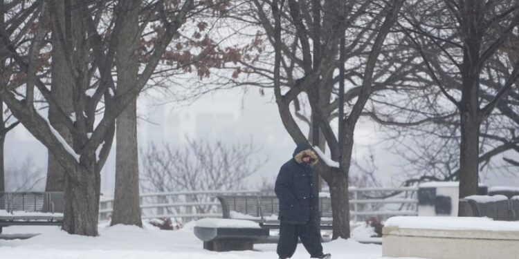 Los ataques de los hutíes sobre cargueros en el Mar Rojo amenazan con socavar una de las principales rutas para el comercio marítimo.