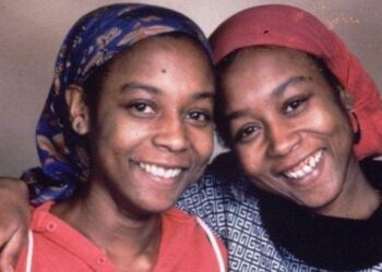 El caso de las gemelas que un día dejaron de hablar y terminaron en un hospital psiquiátrico de alta seguridad en Inglaterra