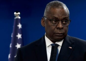 Casa Blanca ordena a miembros de gabinete notificar si no pueden ejercer funciones, tras caso con Austin