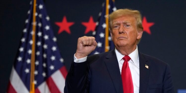 Trump presenta apelación contra veto en papeleta electoral de Maine