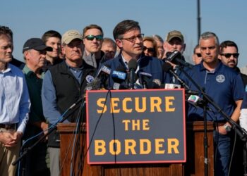 Legisladores republicanos visitan frontera con México