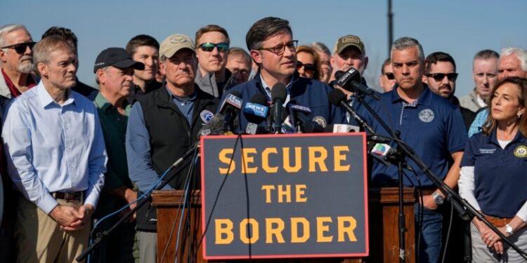 Legisladores republicanos visitan frontera con México