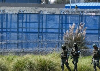 Ecuador: Encuentran más de un centenar de armas en zona residencial de Quito