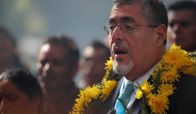 Presidente de Guatemala citó a la fiscal general que intentó evitar su investidura
