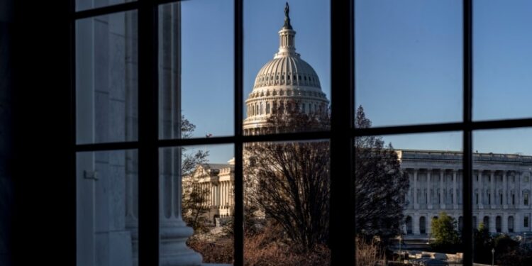 Acuerdo en el Senado de EEUU sobre la frontera y Ucrania está en vilo; Trump dice que es «absurdo»
