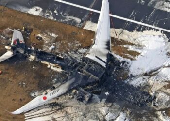 Así quedó el avión Airbus A350 calcinado por las llamas en el aeropuerto de Tokio (Fotos)