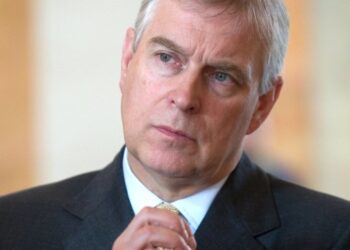 El príncipe Andrés, más acorralado que nunca, será “forzado” a salir de la Familia Real