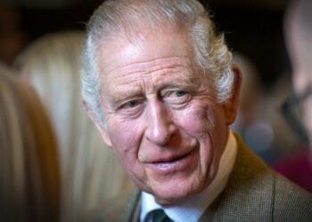 Próstata, hernia, fracturas y dedos hinchados: el historial médico de Carlos III