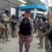 Más de 40 funcionarios retenidos por presos fueron liberados en Ecuador