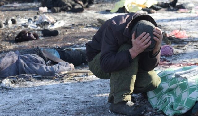 Dramáticas imágenes: bombardeo en una ciudad ucraniana controlada por Rusia dejó 27 muertos