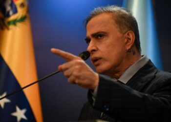 Saab informó que se llevó a cabo la audiencia de presentación de los vinculados en el caso “Brazalete Blanco”