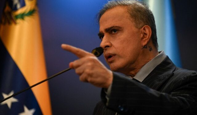 Saab informó que se llevó a cabo la audiencia de presentación de los vinculados en el caso “Brazalete Blanco”