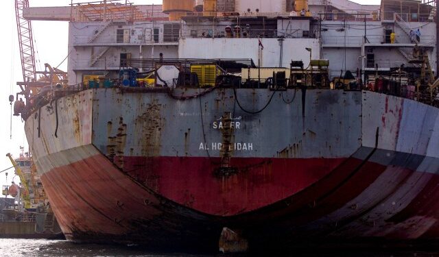 Rebeldes hutíes dispararon al menos tres misiles a buques en el mar Rojo