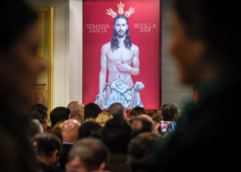 ¿Un Cristo “afeminado”? Conservadores atacan cartel de Semana Santa de Sevilla