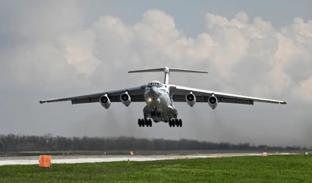 Rusia acusó a Ucrania de derribar un avión militar con 65 presos ucranianos a bordo