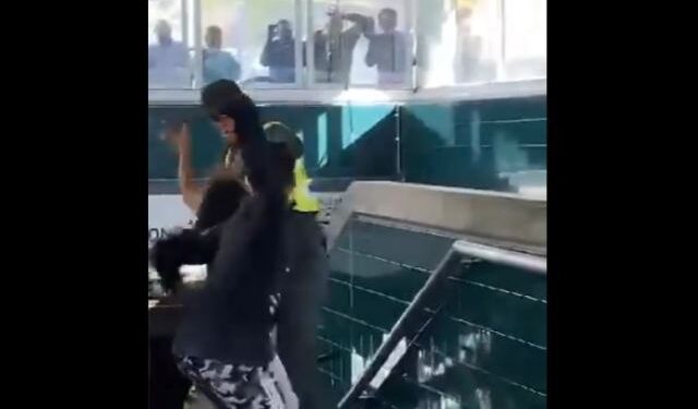 Presuntos vendedores informales agredieron a tres GNB en estación del Metro de Caracas (Video)