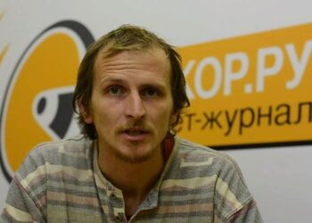 Periodista ruso prometió revelar escándalo de corrupción del Kremlin y terminó muerto en una carretera