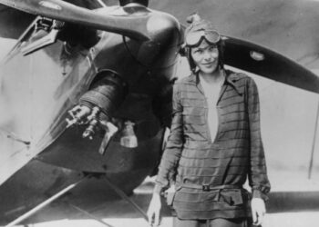Todas las teorías sobre la misteriosa desaparición de Amelia Earhart, primera piloto en volar el Atlántico en solitario