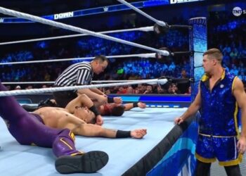 “Aterrizó sobre su cuello”: la escalofriante caída que obligó a suspender una pelea de lucha libre (VIDEO)