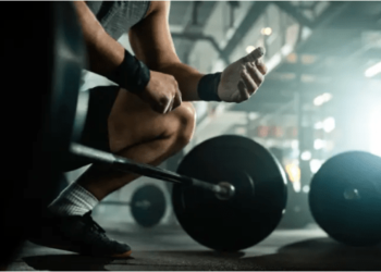 Toma nota: levantar peso puede ayudarte a reducir la osteoporosis