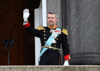 Dinamarca celebra la proclamación de Federico: el saludo del nuevo rey y un apasionado beso