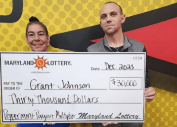 Hombre se convirtió en millonario al recibir un regalo de Navidad que costó tres dólares