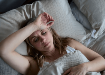 Este es el síntoma de cáncer que suele presentarse en las noches y con el que hay que estar sumamente alerta