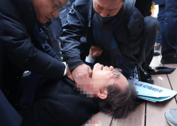 Líder de la oposición surcoreana se recupera tras ser operado por puñalada en el cuello