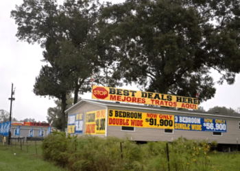 Latinos afrontan sus miedos en un barrio de Texas señalado como “imán de indocumentados”