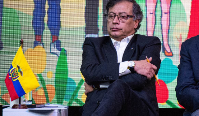 Petro pide no explotar petróleo en el territorio disputado por Venezuela y Guyana