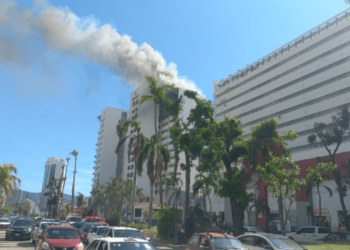 Incendio afectó uno de los mayores hoteles de Acapulco, en remodelación tras el huracán Otis (Video)
