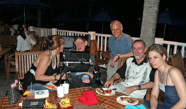 Stephen Hawking habría participado en una orgía organizada por Jeffrey Epstein