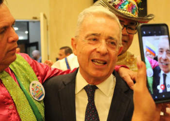 Álvaro Uribe fue recibido en el Capitolio de Florida por los republicanos