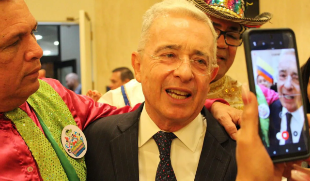 Álvaro Uribe fue recibido en el Capitolio de Florida por los republicanos