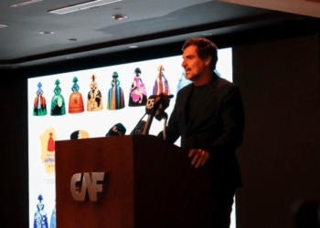 Las meninas del artista venezolano Antonio Azzato toman las calles de Caracas (Fotos)