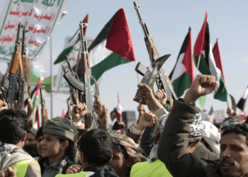 Rebeldes hutíes lanzaron misil balístico en el Golfo de Adén sin provocar daños