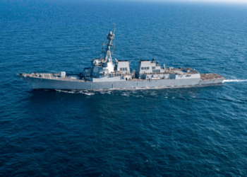 Hutíes atacaron buques de guerra en el mar Rojo en respuesta a bombardeos sobre Yemen