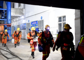 Al menos ocho muertos y ocho desaparecidos dejó explosión en una mina de China