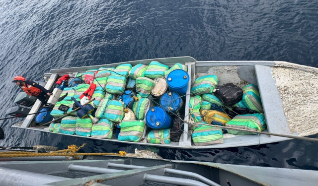 Armada de Colombia incautó 1,5 toneladas de marihuana en aguas del Pacífico