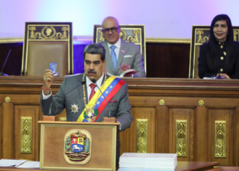 Expertos resaltan que levantar las sanciones no trajo el ansiado aumento salarial para los venezolanos