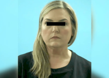 “Maestra del año” arrestada por sostener relaciones durante dos años con un estudiante menor de edad