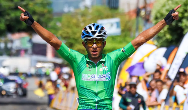 Fernando Briceño se quedó con el malliot amarillo en la tercera etapa de la Vuelta al Táchira