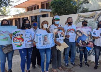 Familiares de balseros venezolanos desaparecidos identifican lancha hallada con un cuerpo en Colombia