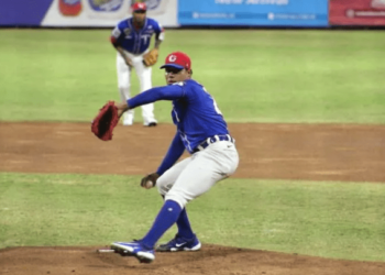 Tiburones arrancaron la serie final con victoria y un menú de nueve arepas para Cardenales