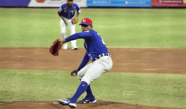 Tiburones arrancaron la serie final con victoria y un menú de nueve arepas para Cardenales